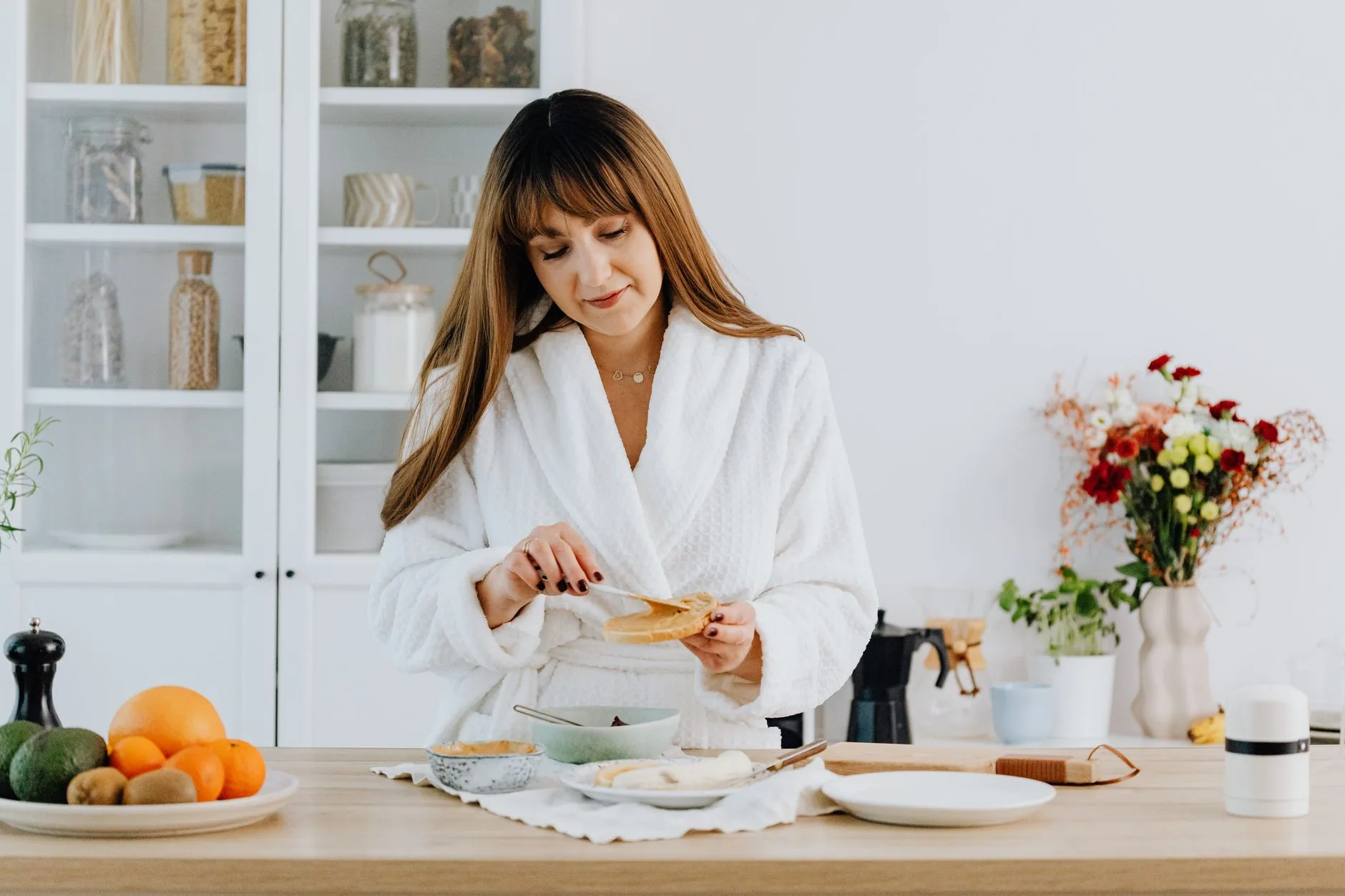 Como montar uma rotina matinal produtiva e realista — Foto profissional grátis de abacate, aconchego, alimentação saudáv